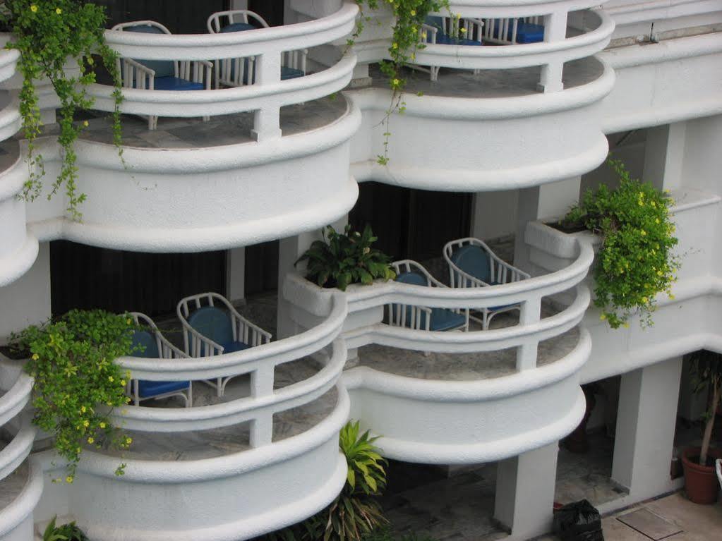 Hotel Y Suites Plaza Manzanillo Exterior foto